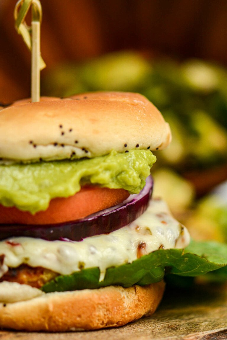 close up view of the finished grilled chicken burger recipe